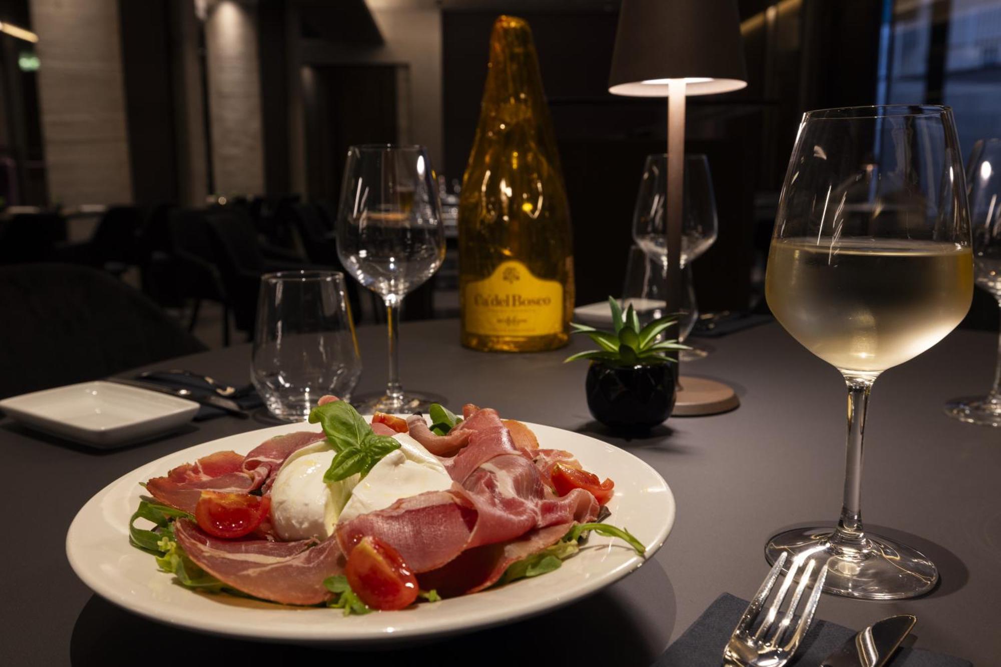 Joy 124 Hotel Milano Екстер'єр фото